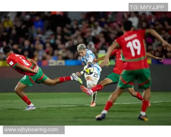 记者：梅西不考虑以球员身份回巴萨，若回归会是担任管理职务